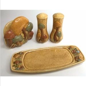 Arnels VTG Signed 1977 Mushroom Salt Pepper Set